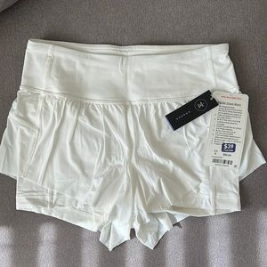 lululemon squad goals short - size 6 - white